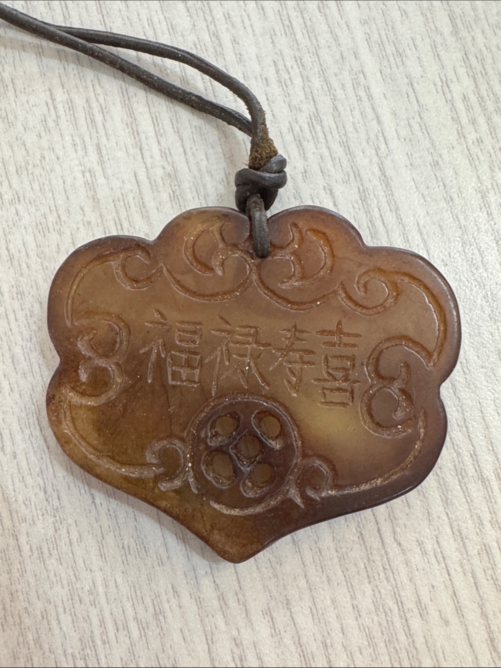 vintage Chinese carved brown nephrite or serpentine jade pendant - Picture 3 of 4